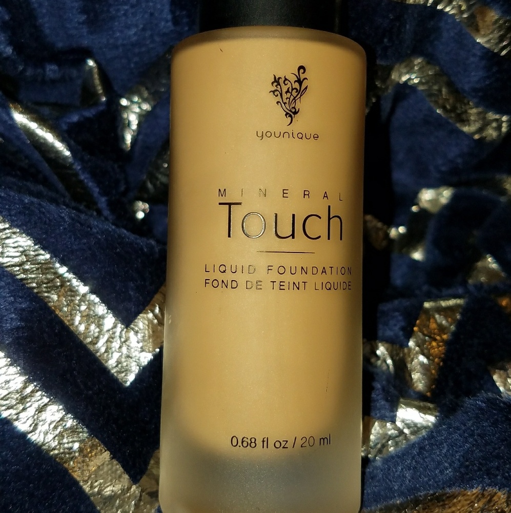 🛇SOLD🚫Younique liquid foundation